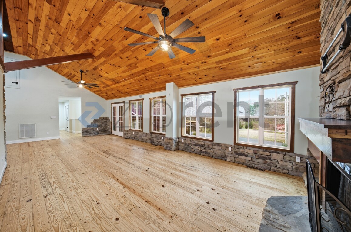 Building Photo - 72 Country Creek Rd