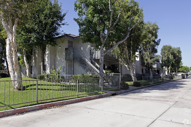 Primary Photo - Pebblestone Apartments