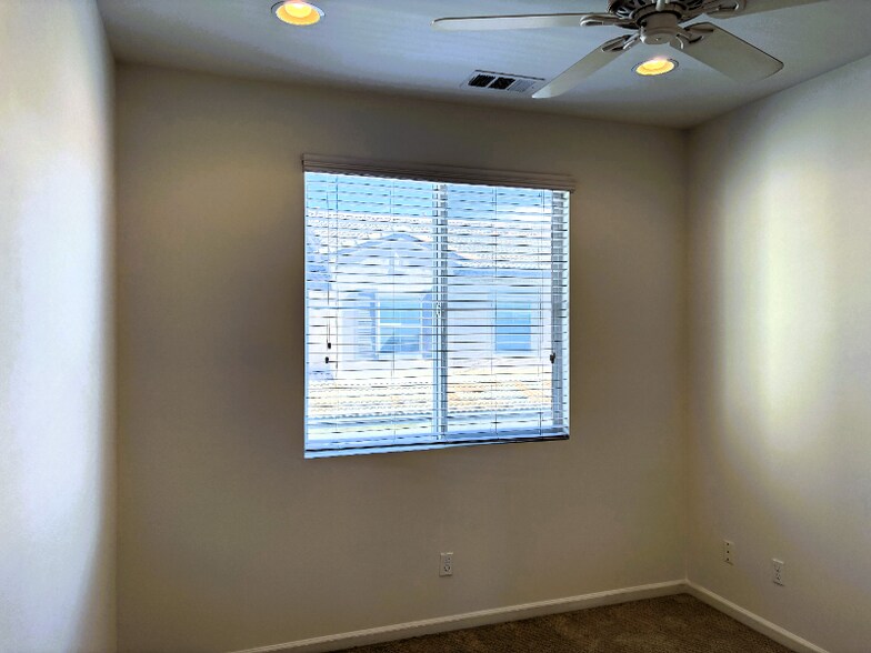 Building Photo - 44005 Arcadia Ct