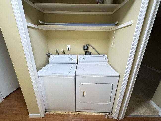 Building Photo - Spacious 3 Bed 2.5 Bath Townhome In Beautiful Sudley