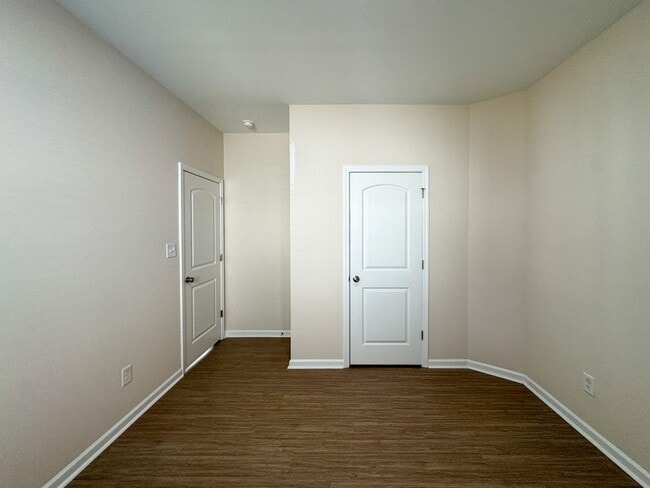 Building Photo - Stunning 3 Bed 2 Bath Home in Fayetteville