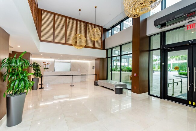 Building Photo - 540 Brickell Key Dr