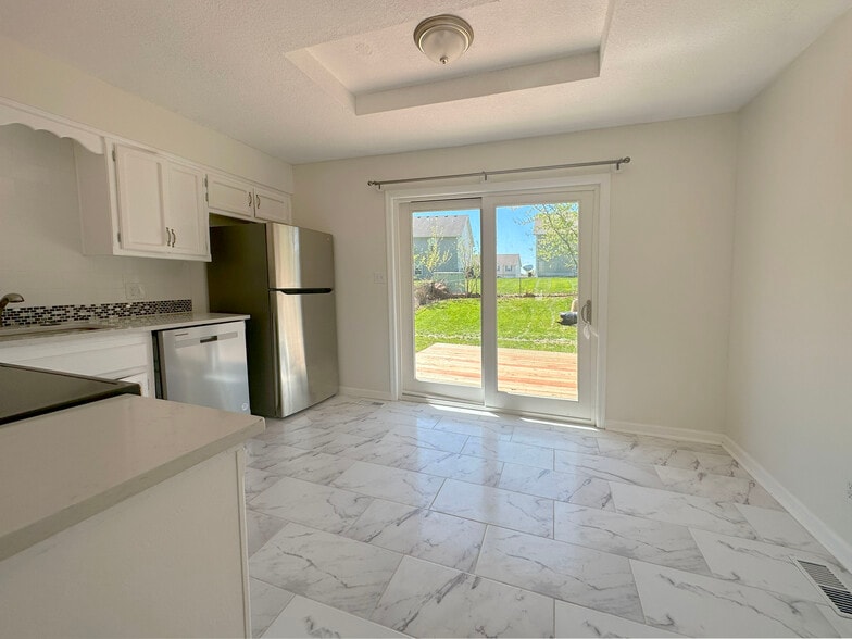 Building Photo - 1417 La Chateau Dr