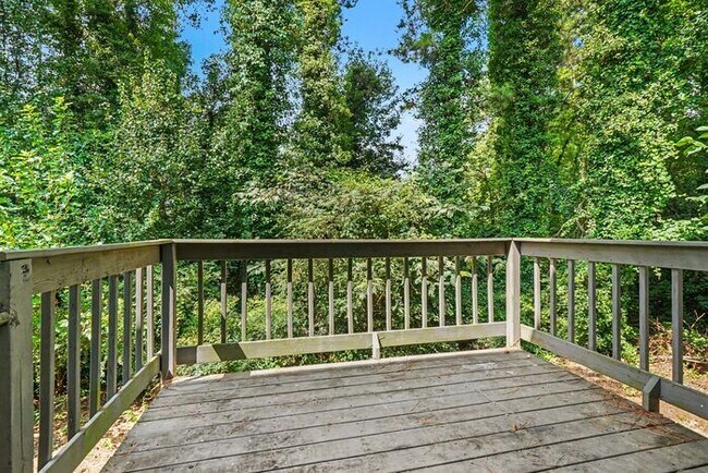 Building Photo - 2BR/1.5BA End Unit Townhome Near Downtown Snellville!
