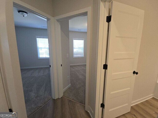 Building Photo - 440 Winding Rose Dr