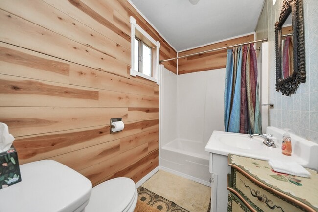 Building Photo - 17018 Water Oak Dr