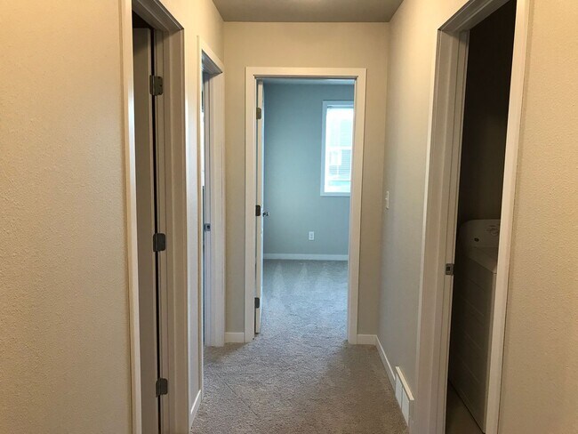 Building Photo - Valley View Townhomes