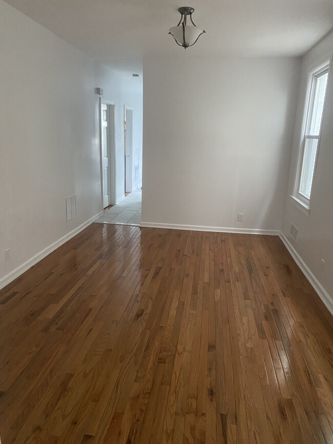 Living room - 198 Princeton Ave