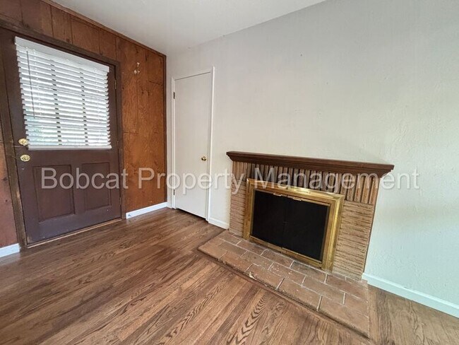 Building Photo - 750 Crain St