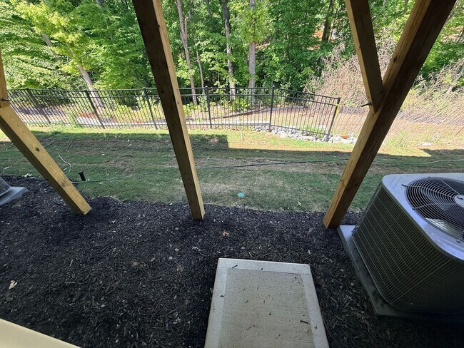 Building Photo - Brand New Townhome in the heart of Charotte