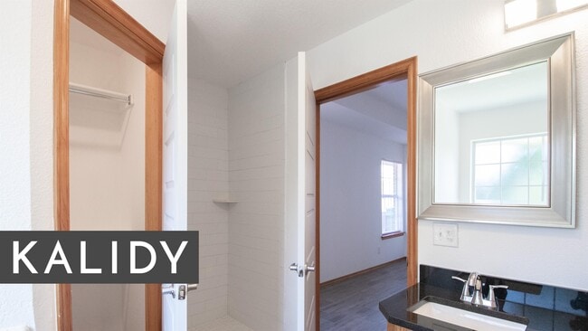 Building Photo - 5004 SE 52nd St