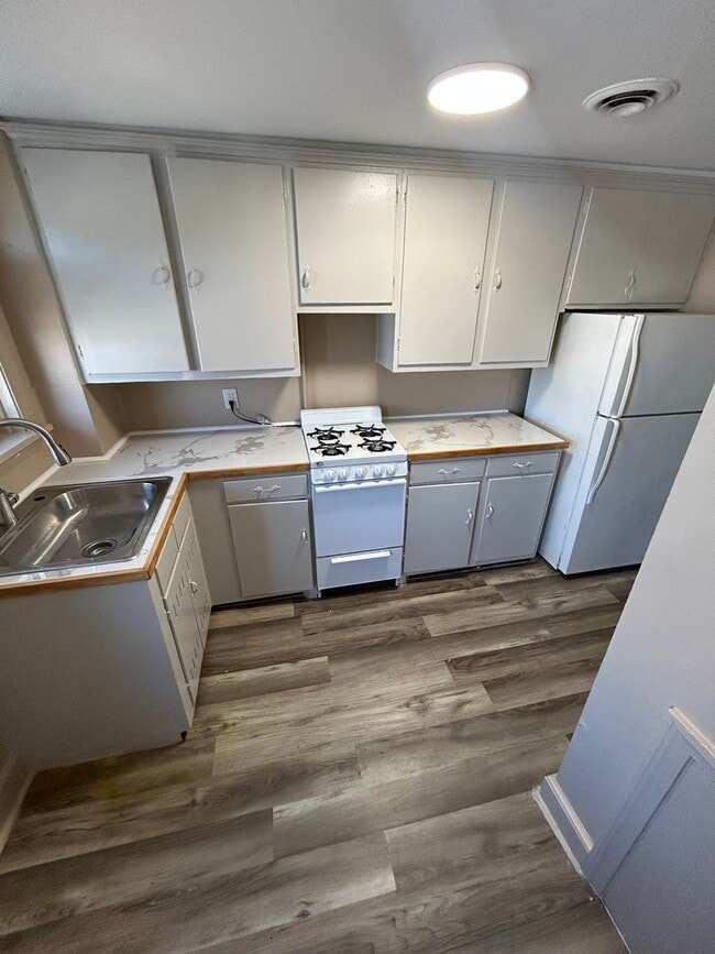 Building Photo - 105/107 W Louther Street