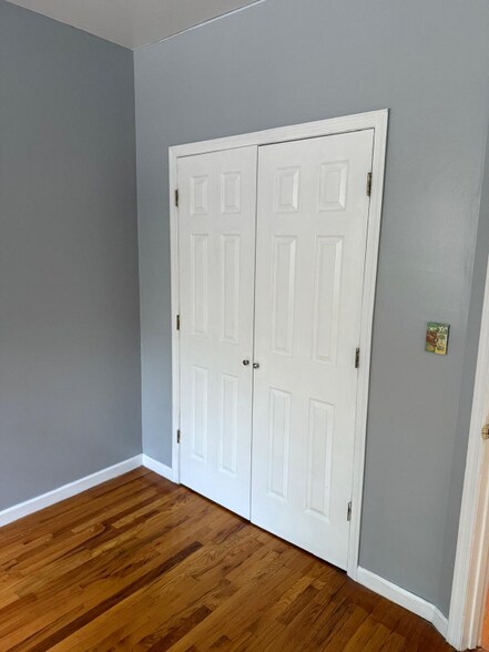 Building Photo - 455 E 181st St