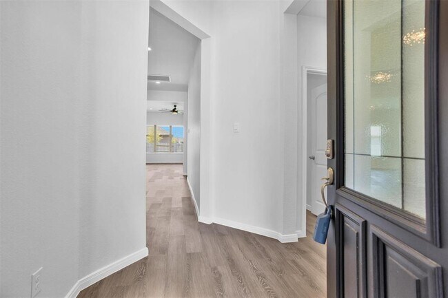 Building Photo - 31411 Raleigh Creek Dr