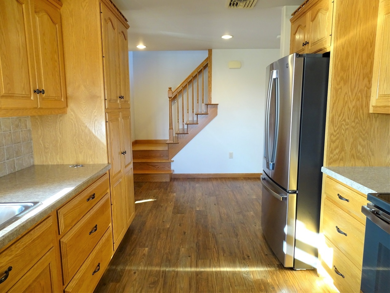 Building Photo - 454 Race Rd