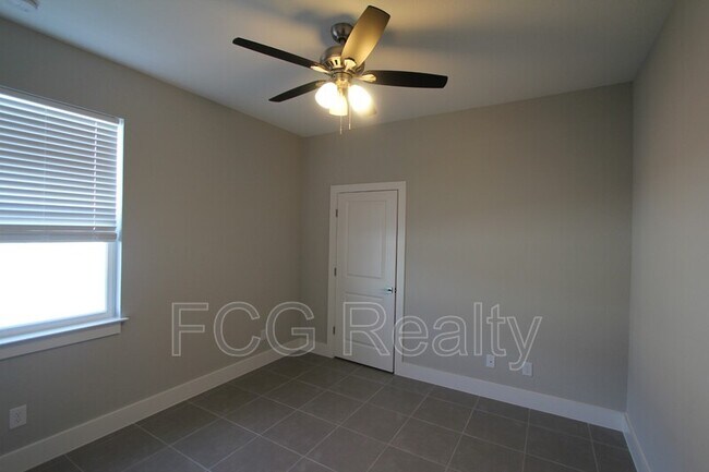 Building Photo - 1215 Amazon Ln