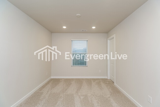 Building Photo - 2433 Appalachian Trl Dr