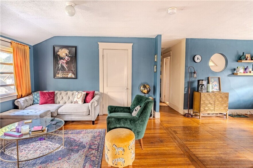 Building Photo - 125 Taber Ave