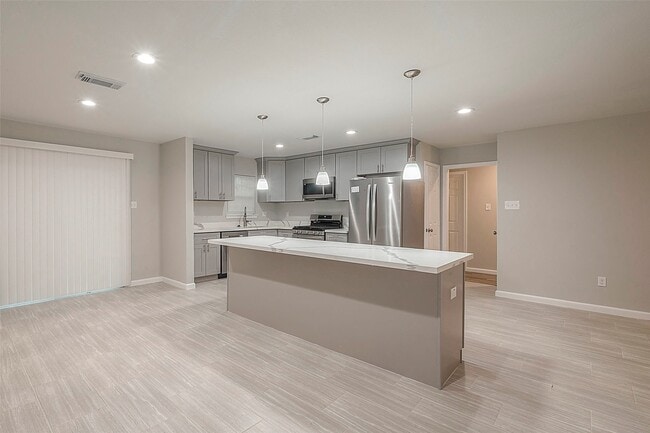 Building Photo - 5755 Heron Dr