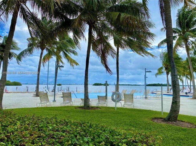 Building Photo - 750 NE 64th St