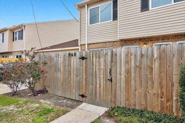 Building Photo - 968 Park Meadow Dr