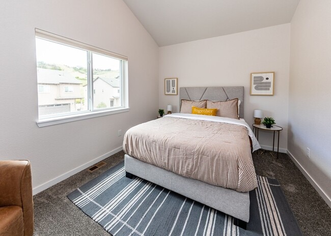 Building Photo - Fully Furnished 3 Bedroom 2.5 Bath Luxury Townhome by Garden of the Gods