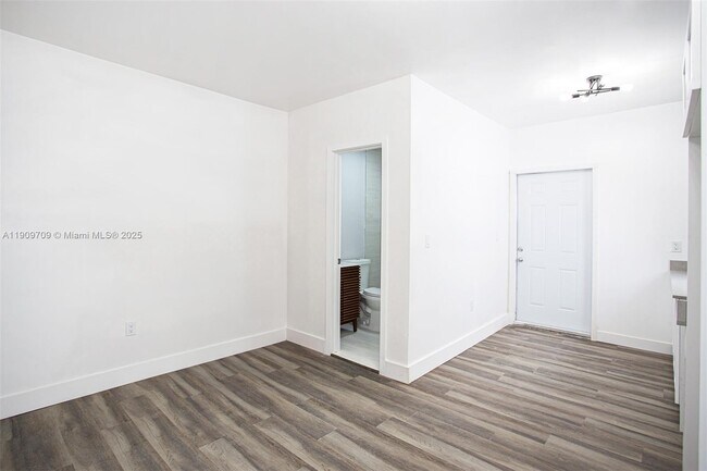 Building Photo - 2424 NW 7th Ct