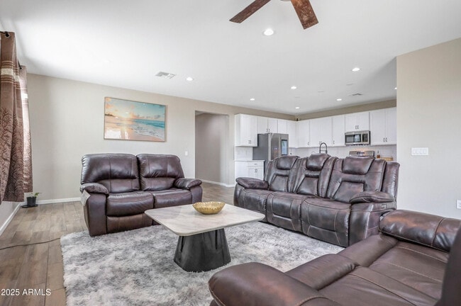 Building Photo - 11049 W Hadley St