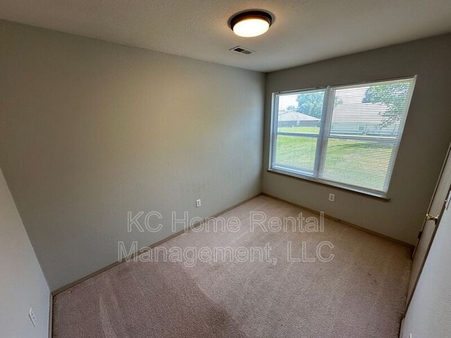 Building Photo - 2128 Highridge Dr