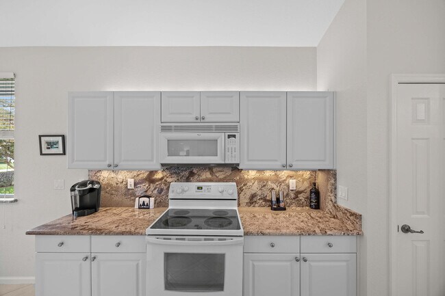 Building Photo - 6864 Ascot Dr