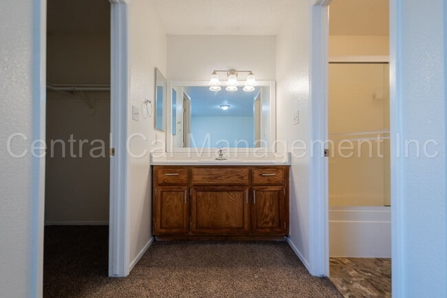 Building Photo - 3 Bedroom, 2 Bath Home - $2095 per month!