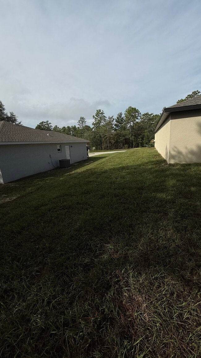 Building Photo - 9351 N Pineview Way