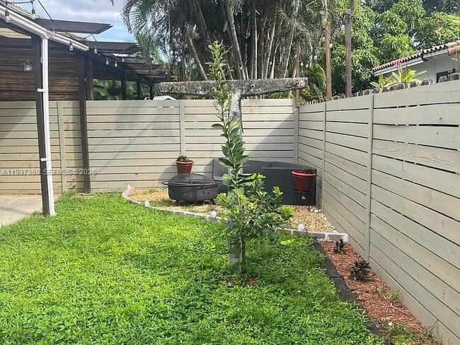 Building Photo - 11221 NE 9th Ave