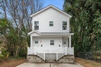 Building Photo - 1318 House St