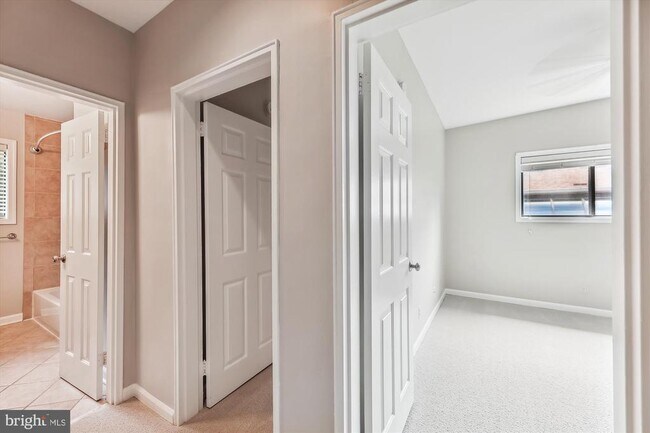 Building Photo - 2702 Dartmouth Rd