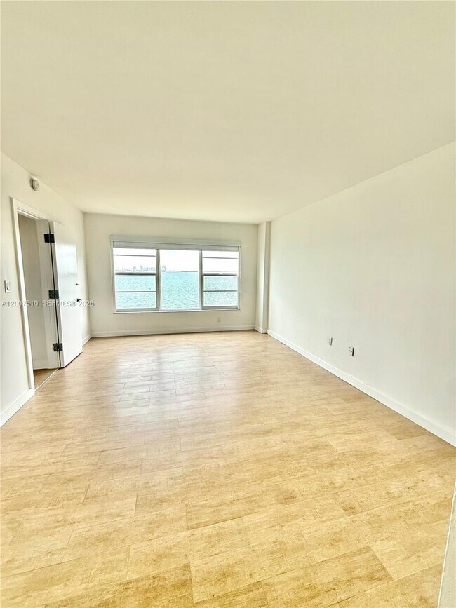 Building Photo - 11111 Biscayne Blvd