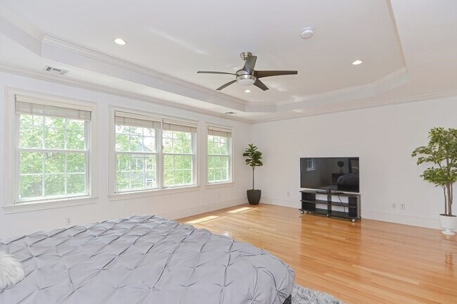 Building Photo - 10 Lupine Rd