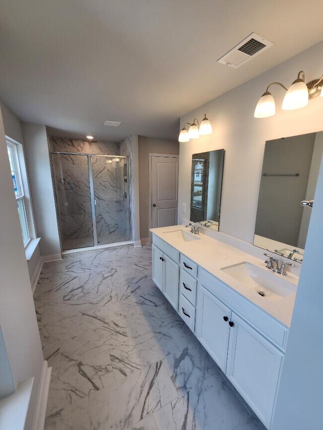 Building Photo - 4044 Dewberry Ln