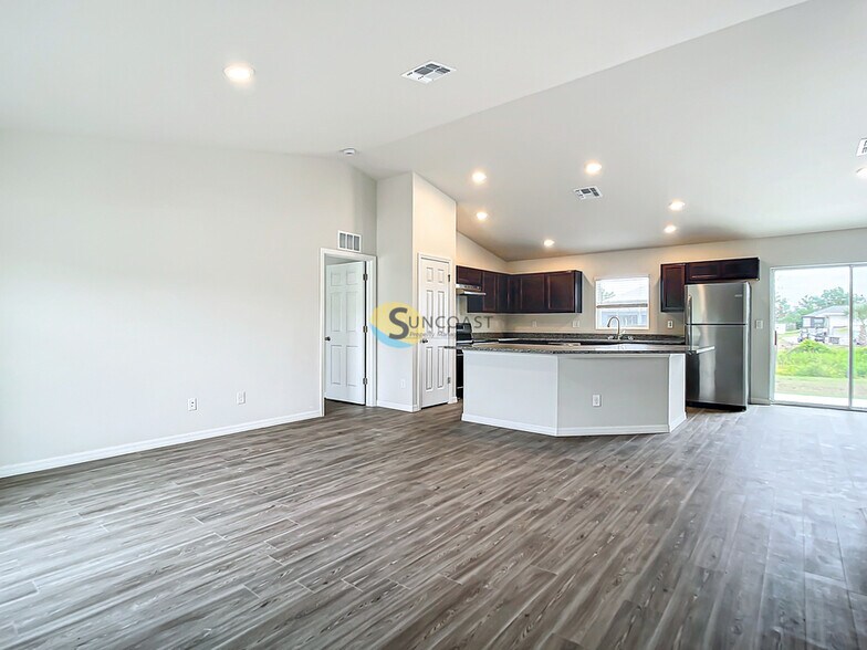 Building Photo - 3783 S Ventura Ave
