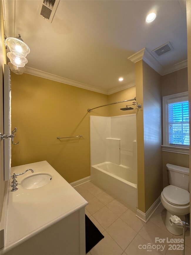 Building Photo - 1109 S Kings Dr