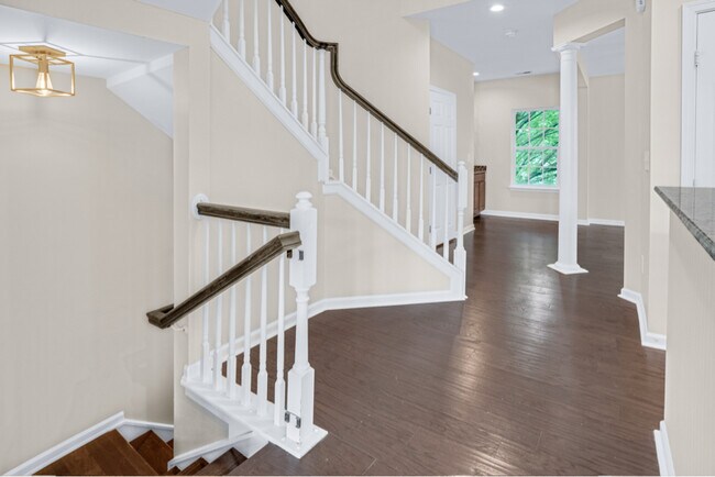 Building Photo - 9329 Lenox Pointe Dr