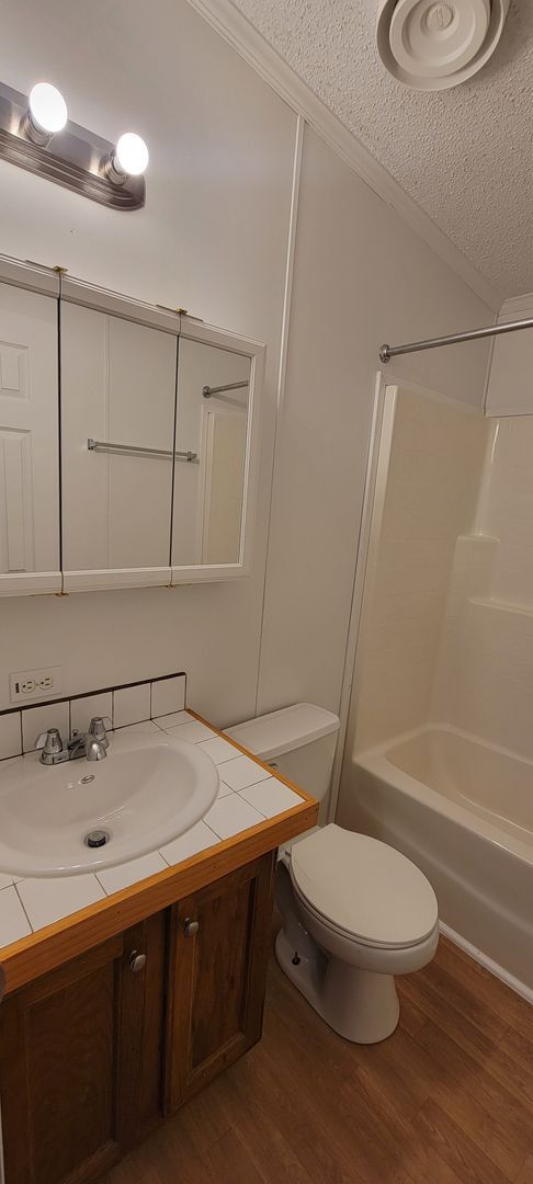 Building Photo - Ready to Move in