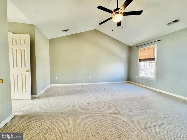 Building Photo - 28 Scotland Cir