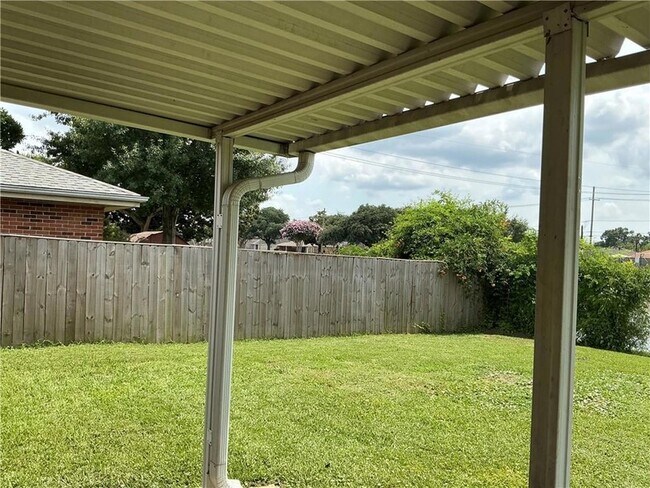 Building Photo - 5008 Academy Dr