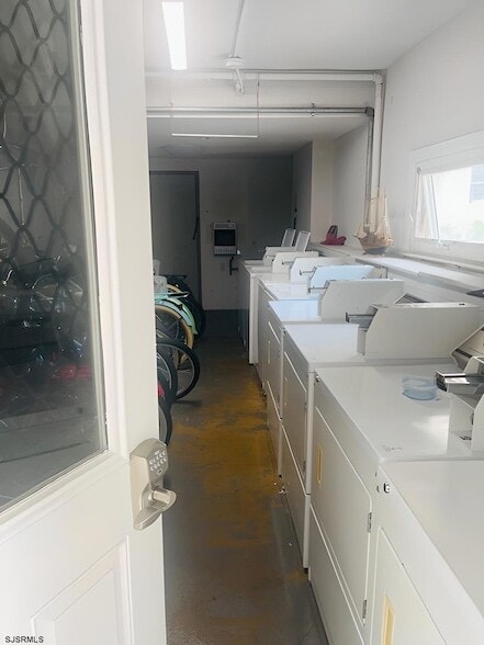 Building Photo - 9401 Pacific Ave