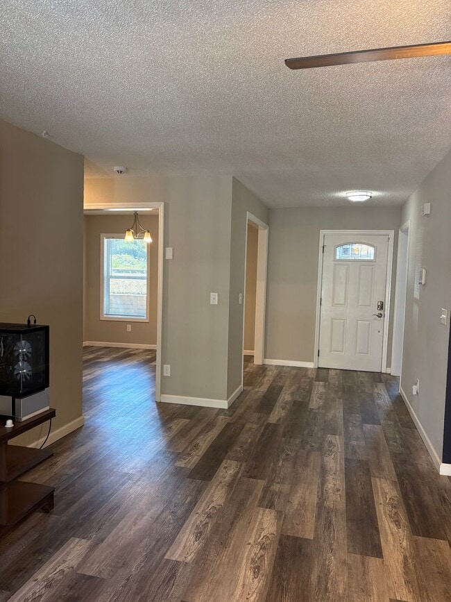 Building Photo - Charming 2-Bedroom, 2-Bath Home in the Hea...