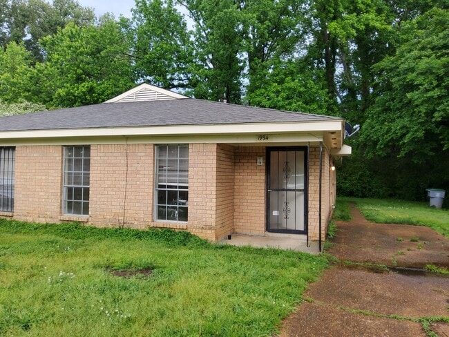Primary Photo - 1994 Goldbrier Ln