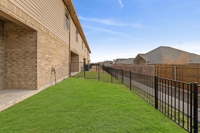 Building Photo - 6801 Jade Dr