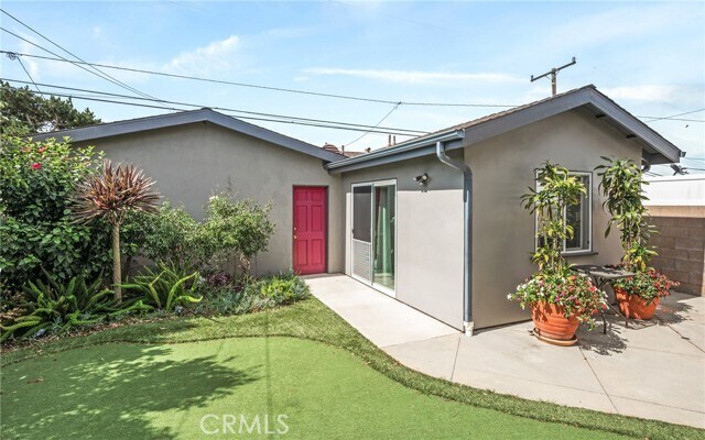 Building Photo - 413 N Paulina Ave