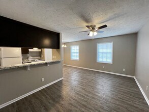 Building Photo - 1429-D Ireland Drive - No Pets